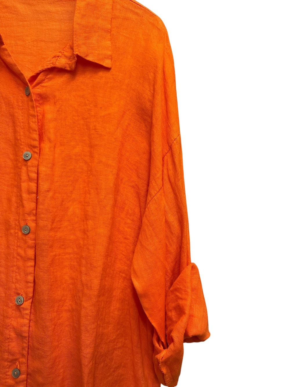 Le îls orange shirt